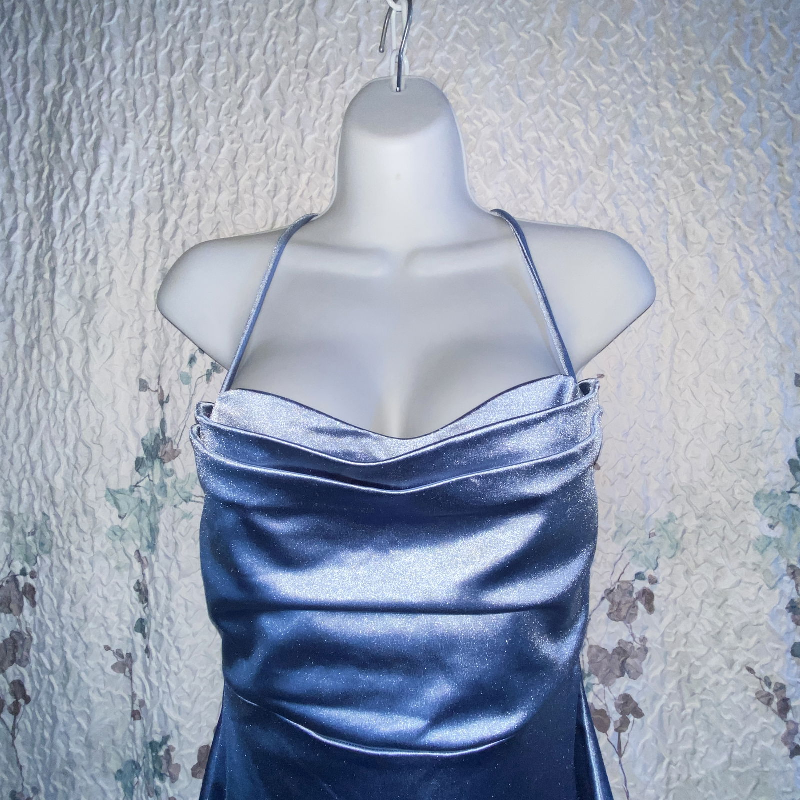 Vestido Azul Perlado Elegante