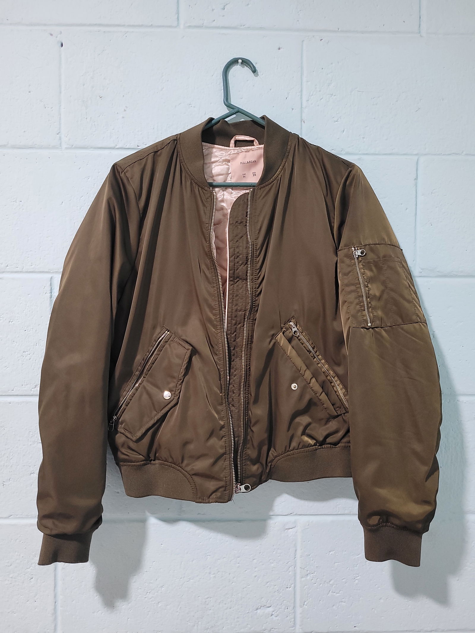 Chaqueta Bomber Verde Militar de Pull & Bear
