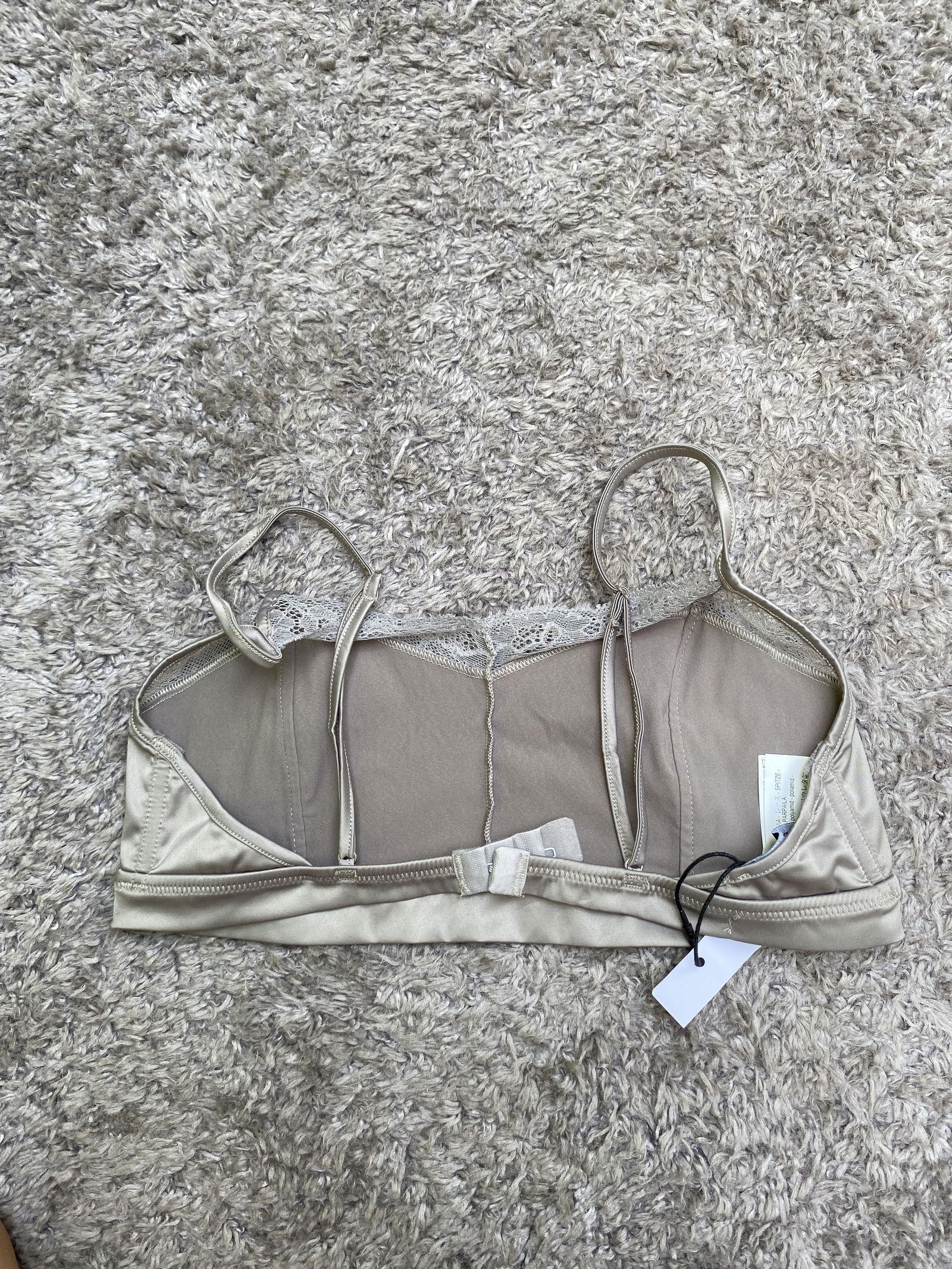 Top tipo Bralette con encaje