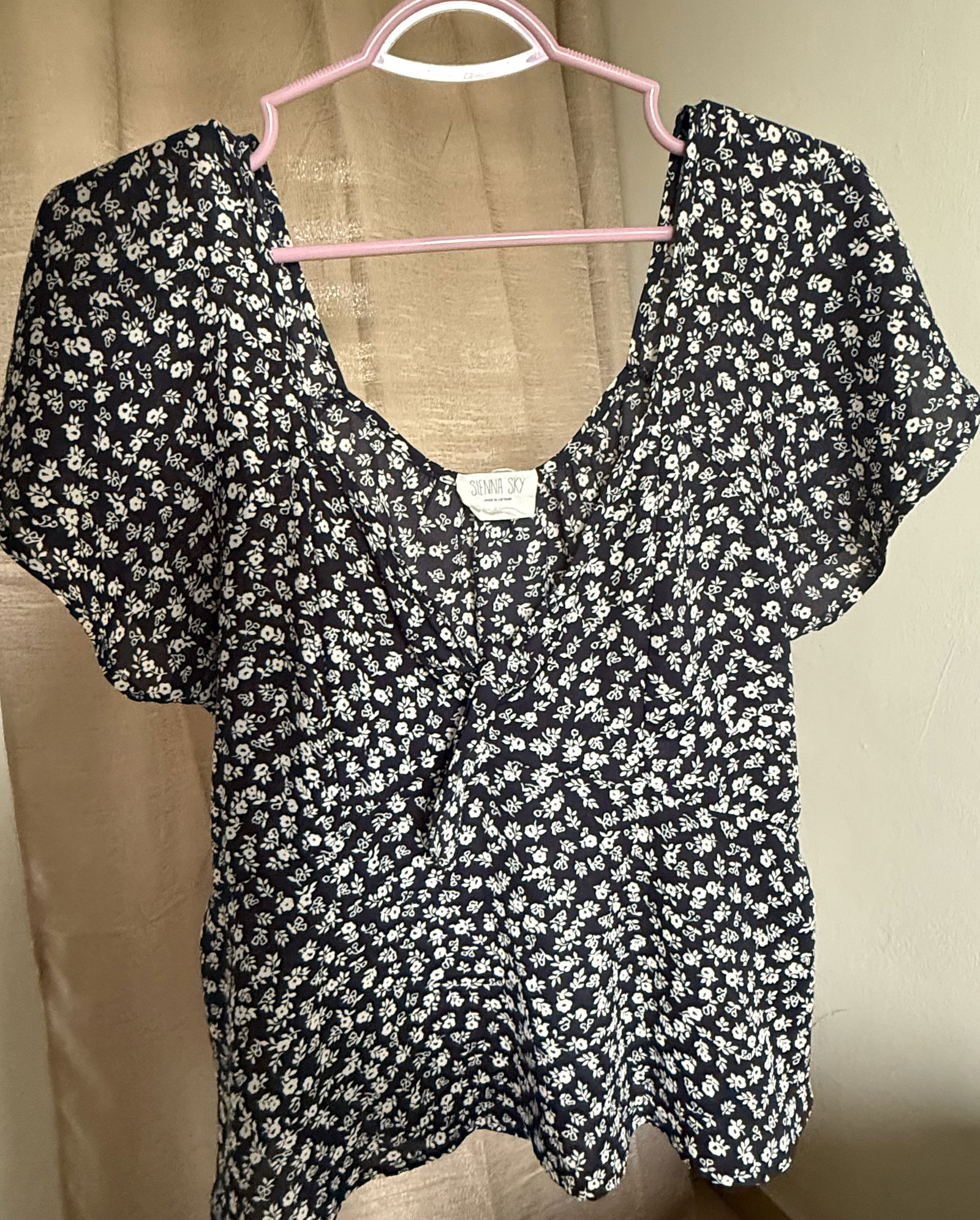 Blusa floral negra