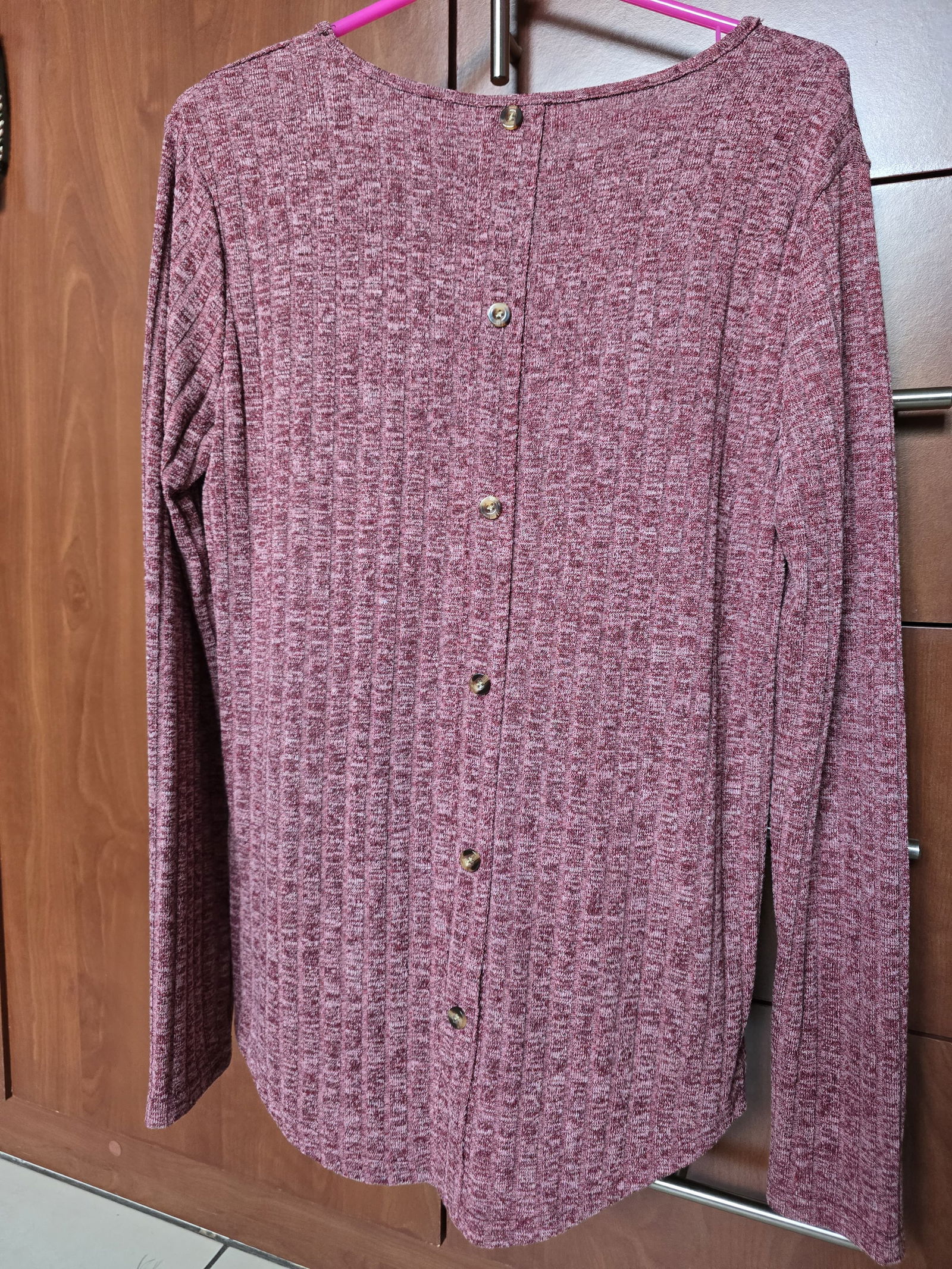 Blusa de manga larga color vino tinto