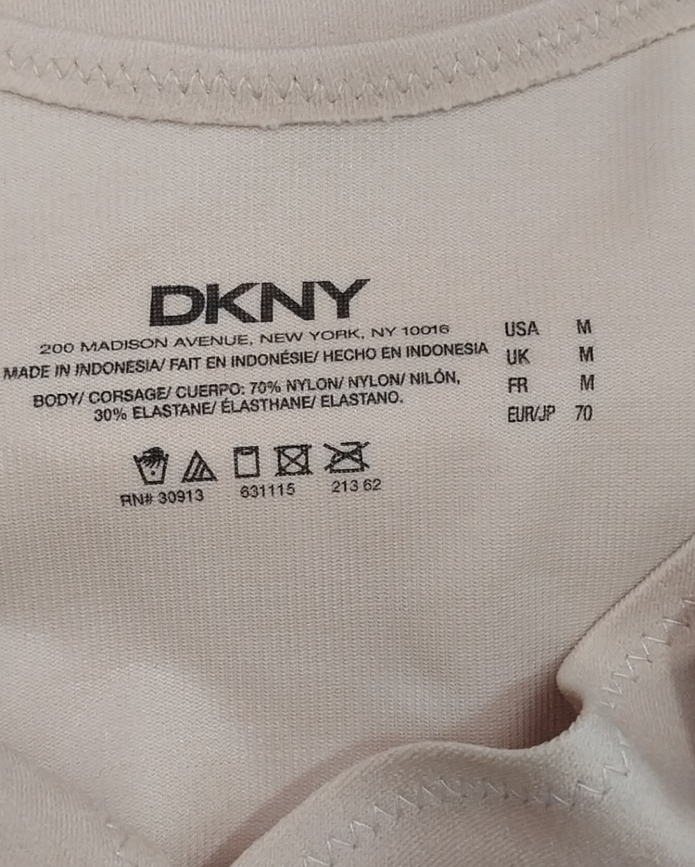 T-Shirt Sin manga DKNY.